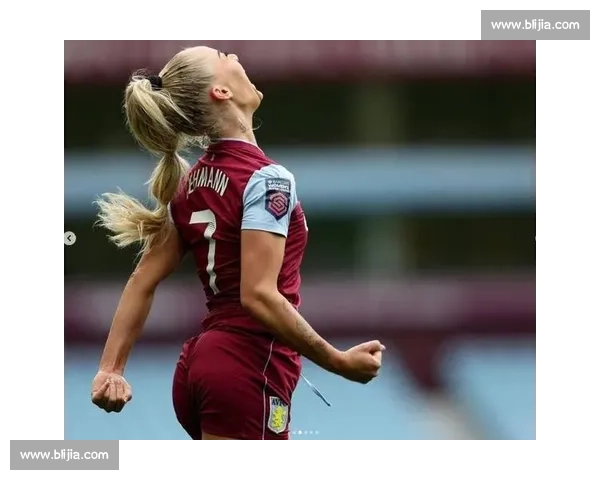 尤文女足艾丽莎 - 莱曼晒比基尼照：阳光沙滩尽显冠军风采