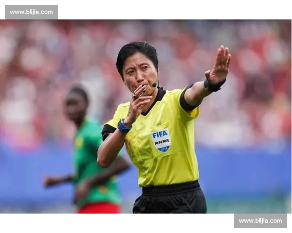 VAR又惹祸！裁判判罚引争议，技术到底帮了还是害了足球